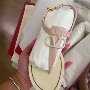 VALENTINO V LOGO SANDALS RESORTWEAR STUD SLIDE VALENTINO GARAVANI